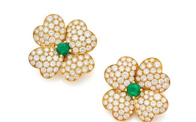 VAN CLEEF & ARPELS 1990s "Cosmos" Pair of ear clips in the shape of a flower in 18k yellow gold