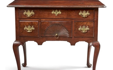 VERY FINE QUEEN ANNE CARVED AND FIGURED MAHOGANY DRESSING TABLE, POSSIBLY BY BENJAMIN FROTHINGHAM, JR., CHARLESTOWN, MASSACHUSETTS, CIRCA 1770