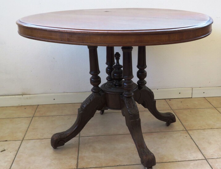 VICTORIAN DINING TABLE OF THE LATE NINETEENTH CENTURY