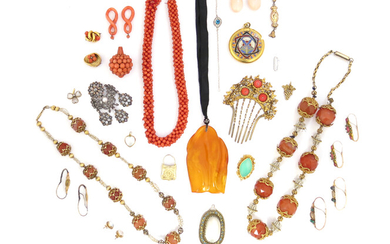 λ Various items of jewellery