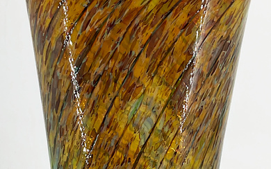 Vaso in vetro soffiato a canne calcedonio policromo e opalescente. Murano, seconda metà secolo XX. (h cm 35)