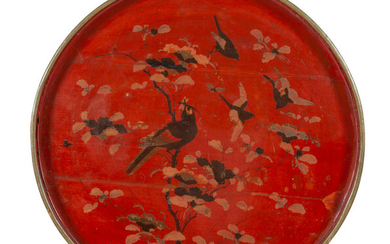 Vassoio in legno laccato rosso decorato con uccellini, Cina sec.XIX diam.cm.58