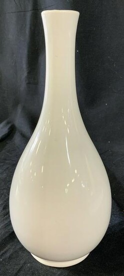 White Toned Ceramic vase, tabletop accessories