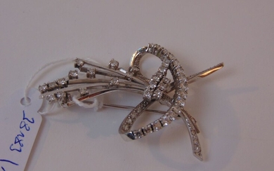 White gold (18 carats) gemstone brooch set with diamonds, h. 4.5 cm, 12 g approx.