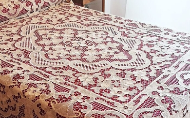 Wonderful piece. Old Venetian lace bedspread, unused. 240 x 280 cm - Manual lace - Early 20th century