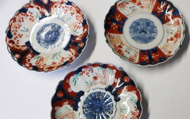 mixed lot 3 Imari plates, porcelain, Japan, 19th/20th century, diameter...