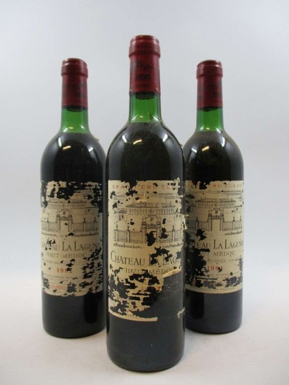 11 bouteilles CHÂTEAU LA LAGUNE 1982 3è GC Haut Médoc (légèrement bas