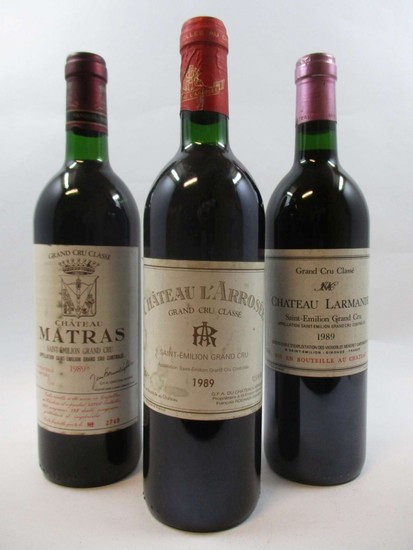 12 bouteilles 6 bts : CHÂTEAU LARMANDE 1989 GCC Saint Emilion (2 haute épaule, étiquettes tachées, 1 bouchon léger enfoncé) 3 bts...