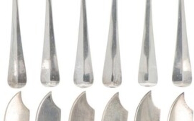 (12) piece set fish cutlery "Haags Lofje" silver.
