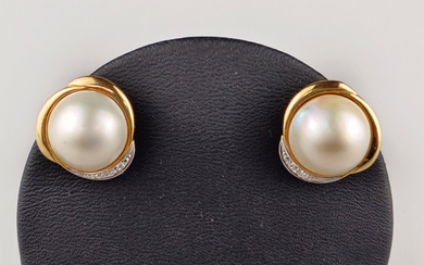 14K EARRINGS with Mabé pearls - yellow/white gold 585/000, one pair.