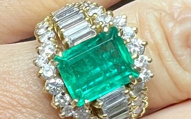 18K Yellow Gold Diamond and Emerald Ring