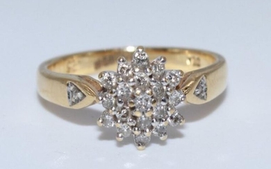 18ct Gold Diamond Cluster Ring Metal: Yellow Gold Stone:...
