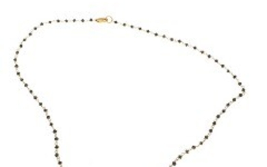 1918/1128 - A diamond necklace set with numerous roundel-cut black diamonds, mounted in 18k gold. L. 42 cm.