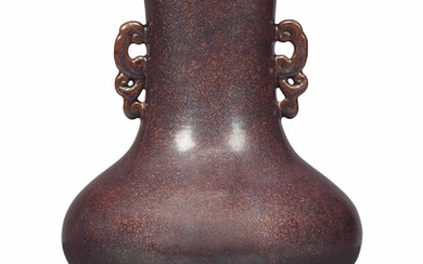 A CHINESE 'RUST'-GLAZED TWO-HANDLED VASE, 18TH/19TH CENTURY