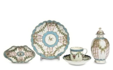 A group of Worcester porcelain tea wares 18th century...