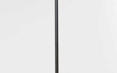 Lampadaire Sampei 440 par Enzo Calabrese, édition, Davide Groppi, en fibre de verre et métal peint noir mat, à fût rétractable