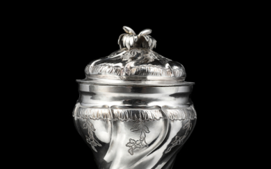 A silver sugar bowl. Genoa, 1766 (?) (h. cm 15) (g 287 ca.)