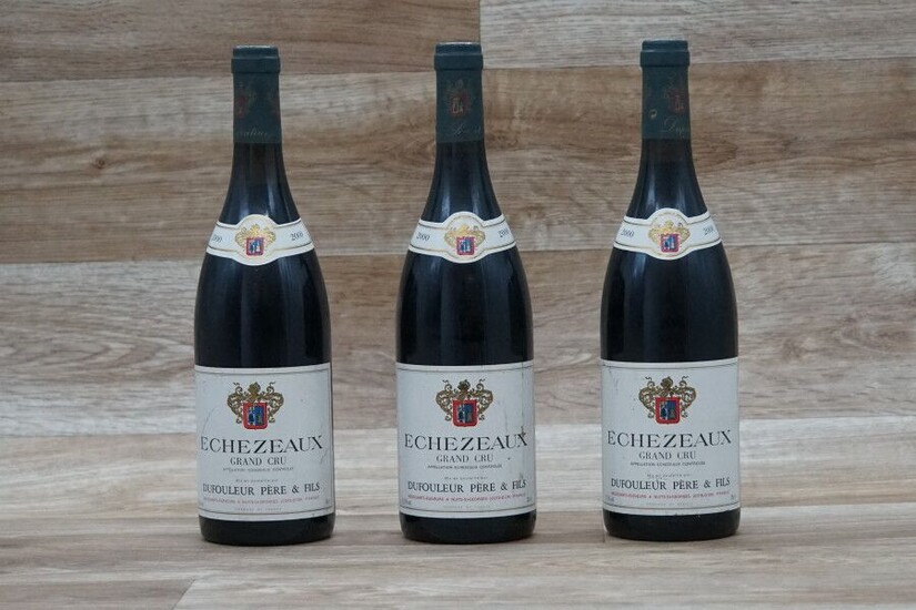 3 bouteilles d'Echezeaux Grand Cru 2000 mise...