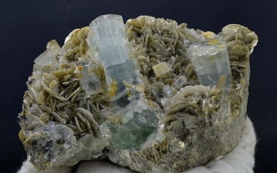 908 Gram Damage Free Aquamarine Crystals With Fluorite