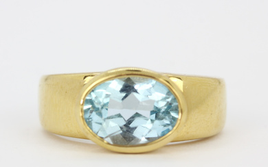 9CT AND BLUE TOPAZ RING.