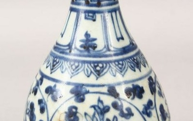 A CHINESE 17TH CENTURY MING DYNASTY BLUE & WHITIE