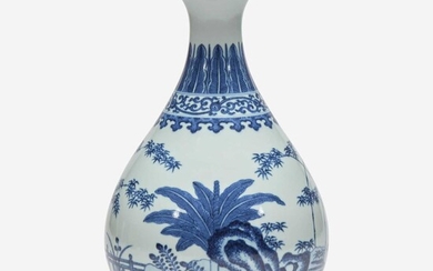 A Chinese blue and white porcelain vase, Yuhuchunping 青花玉壶春瓶
