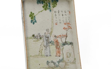 SOLD. A Chinese late Qing/Republic enamelled porcelain tray painted with figures and poetry. 23.5 x 16 cm. – Bruun Rasmussen Auctioneers of Fine Art