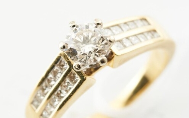 A DIAMOND RING IN 18CT GOLD, WEIGHING APPROXIMATELY 0.53CT, SIZE P, 5.5GMS