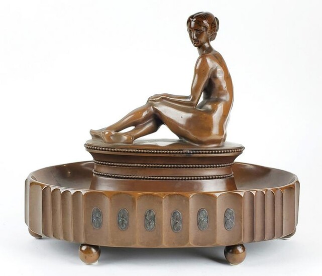A Fine Art Deco Bronze Staue of Nude Woman Signed H.