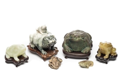 A GROUP OF FIVE CHINESE HARDSTONE FROGS