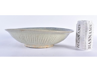 A LARGE 17TH/18TH CENTURY CHINESE BLUE AND WHITE POTTERY DIS...