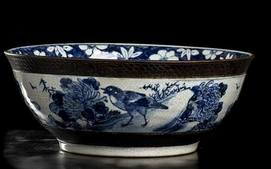 A LARGE 'BLUE AND WHITE' PORCELAIN BASIN China, Qing