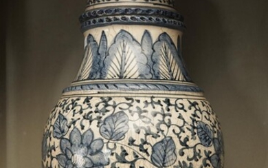 A LIDDED BLUE AND WHITE FAIENCE WARE URN (A/F INCLUDING OLD REPAIR TO FINIAL), 52 CM HIGH, LEONARD JOEL LOCAL DELIVERY SIZE: SMALL