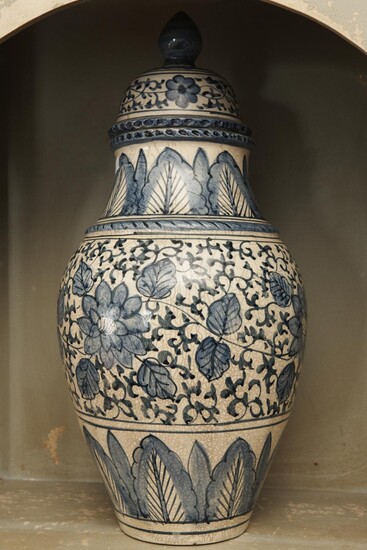 A LIDDED BLUE AND WHITE FAIENCE WARE URN (A/F INCLUDING OLD REPAIR TO FINIAL), 52 CM HIGH, LEONARD JOEL LOCAL DELIVERY SIZE: SMALL