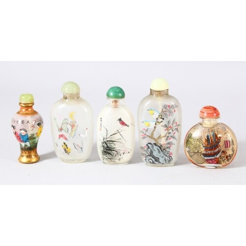 A MIXED LOT OF 5 CHINESE REVERSE PAINTED SNUFF BOTTLES - mos...