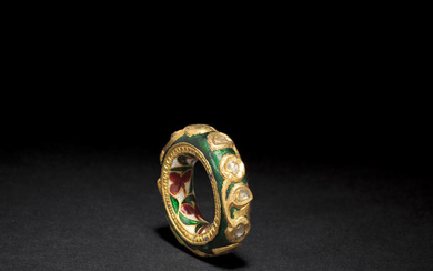 A Mughal diamond-set enamelled gold toe ring North India, 19th...
