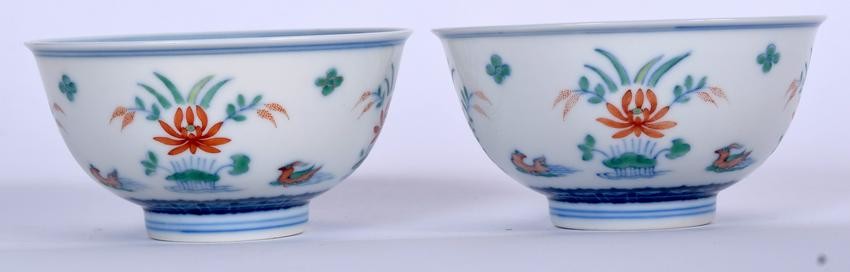 A PAIR OF EARLY 20TH CENTURY CHINESE DOUCAI PORCELAIN