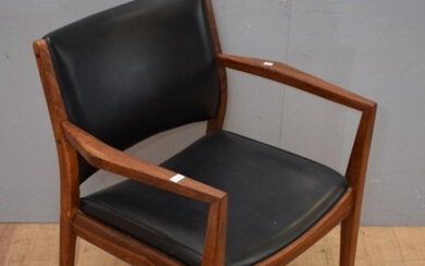 A RETRO AUSTRALIAN TH BROWN ROSEWOOD CARVER CHAIR WITH ORIGINAL LABEL UNDERNEATH (A/F) (79H x 51W x 54D CM) (LEONARD JOEL DELIVERY S...