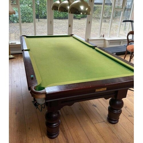 A VERY FINE HERITAGE SNOOKER TABLE, with steel cushions, on ...