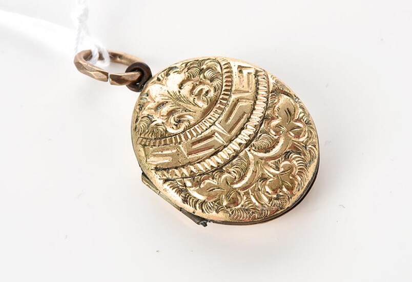 A VICTORIAN STYLE GOLD CASED LOCKET, TOTAL LENGTH 34MM (INCLUDING BALE)
