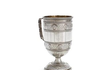 A Victorian silver cylindrical footed mug by Robert Hennell IV