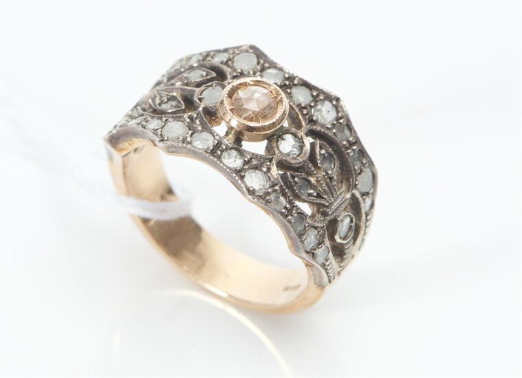A WIDE PIERCE BAND SET WITH ROSE CUT DIAMONDS IN 14CT GOLD AND SILVER, SIZE P-Q, 7.8GMS
