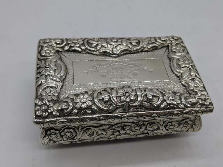 A William IV silver snuff box with silver gilt