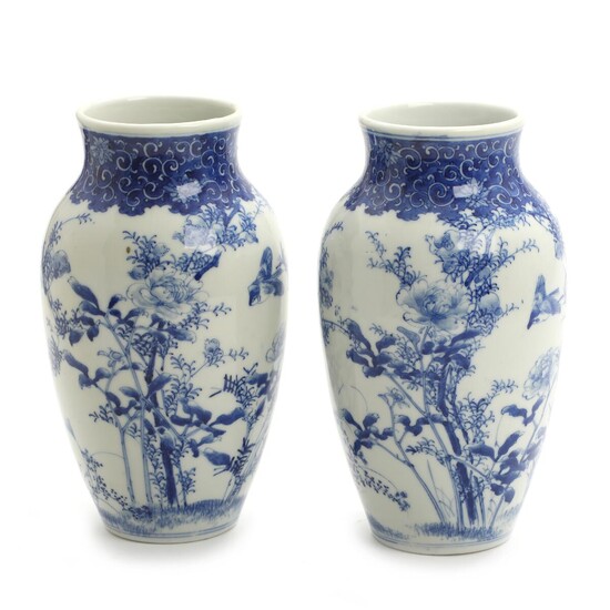 NOT SOLD. A pair of 20th century Japanese porcelain vases, decorated in blue with flowers and birds. H. 24 cm. (2) – Bruun Rasmussen Auctioneers of Fine Art