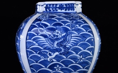 A square jar with blue and white sea animal patterns from the Yongzheng period of the Qing Dynasty