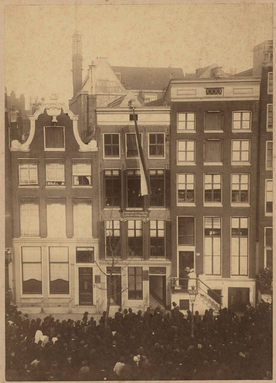 [Amsterdam et ses environs]. Anonyme (19e siècle). (La révélation du panneau commémoratif sur l'ancienne maison...