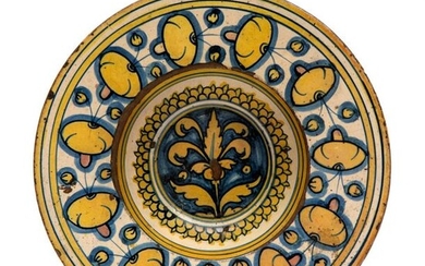 An Italian pottery polychrome tondino