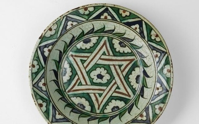 Arte Islamica A rare Iznik dish painted with a central