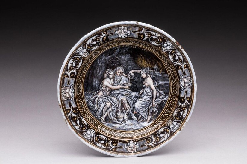 Attributed to François GUIBERT (active at the end of the 16th-early 17th century). Plate of "Lot and his daughters" in enamel painted in grisaille, pink complexions, gold ornaments on a black background. The bottom representing the drunkenness of Lot...
