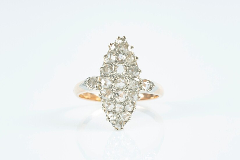 Bague marquise en or et platine sertie de diamants taille rose. Fin du XIXème siècle....